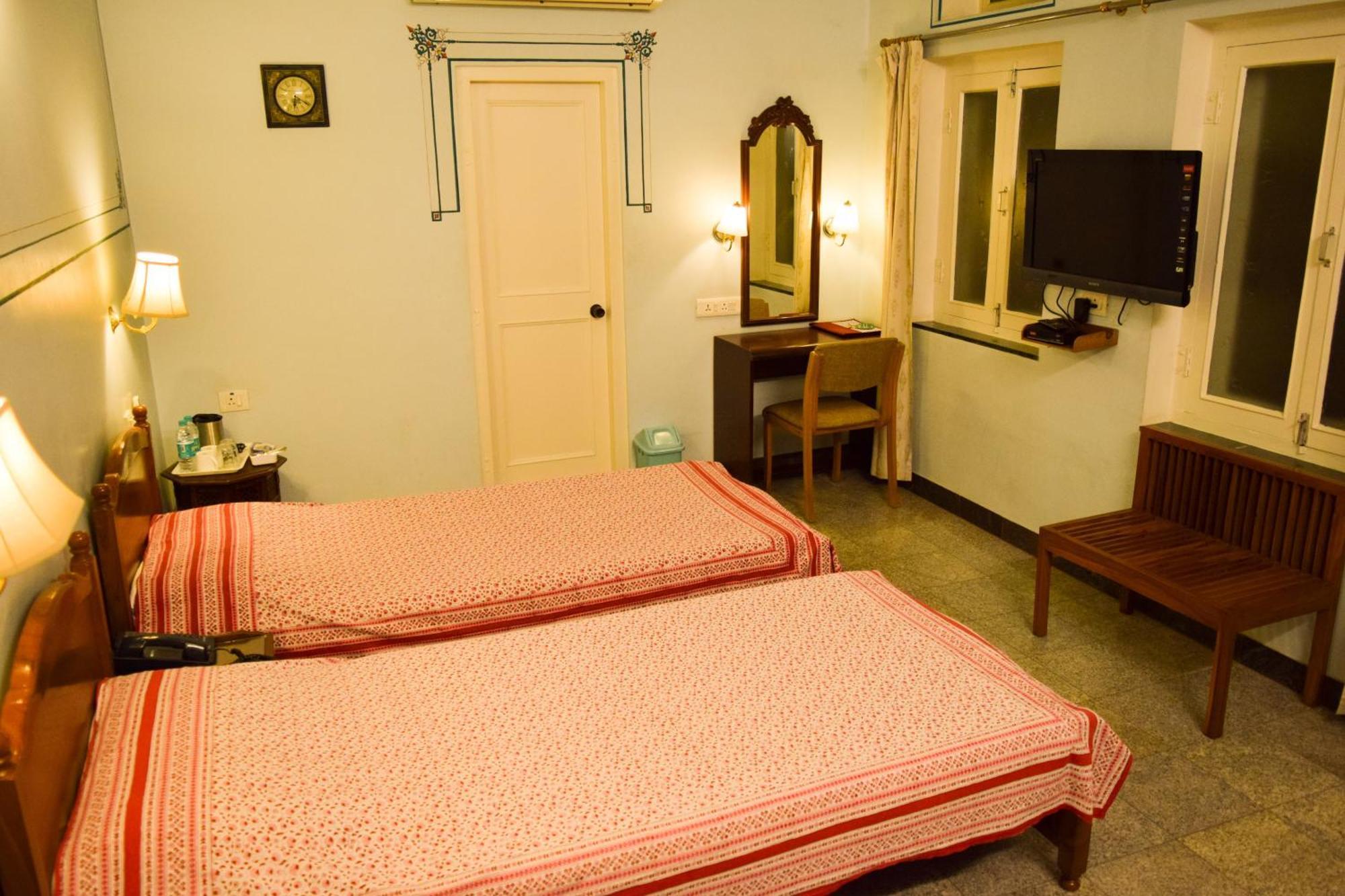 Hotel Arya Niwas Dźajpur Zewnętrze zdjęcie